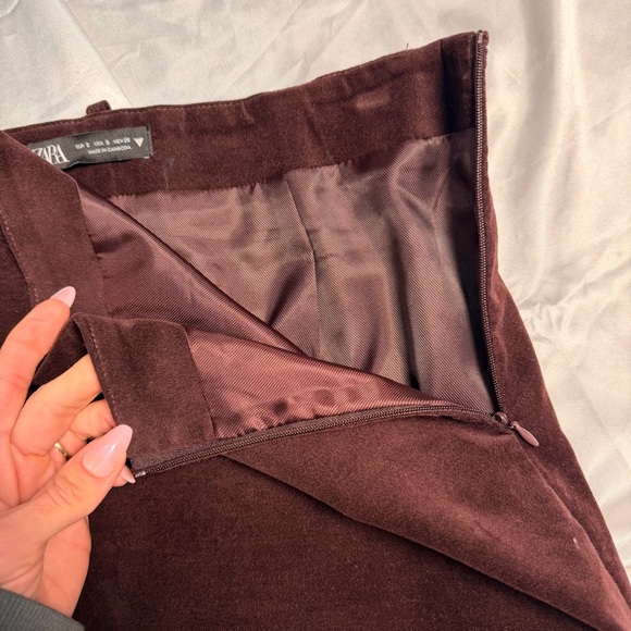 Zara Burgundy Mini Skirt with Belt - Picture 9 of 9